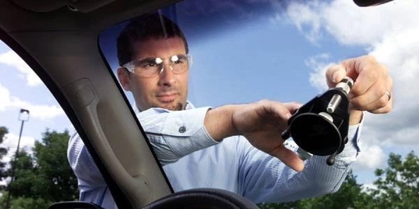 Windshield chip repair, 20-minute walk-in service in San Jose